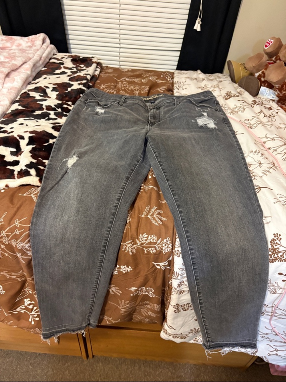 Gray Distressed Women's Jeans